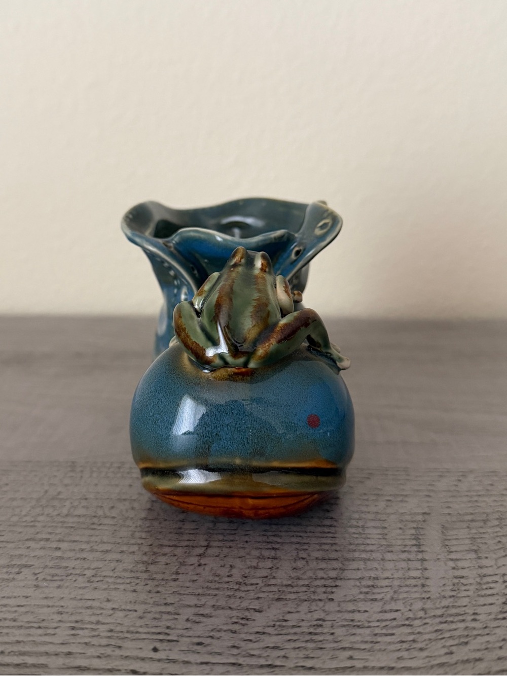 Boot and the Frog Small Vase - Picture 3 of 8